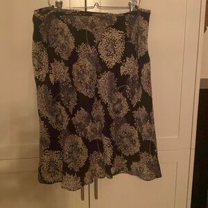 Talbot Skirt
25 inches long size 16
Reminds me of dandelions blowballs
Lined